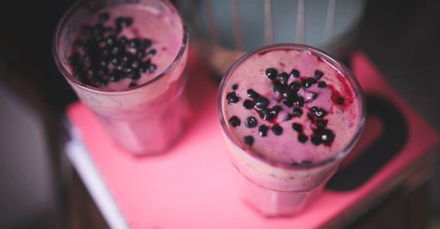 iogurte batido com blue berry é boa opção na dieta low-carb
